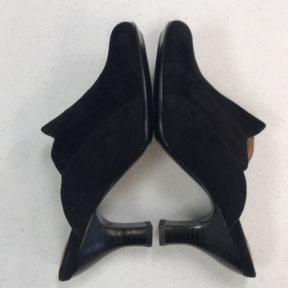 Sofft Suede Scalloped Heels - Picture 12 of 16